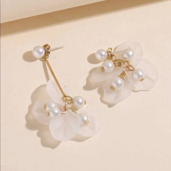 Flower Petals & Faux Pearl Drop Earrings - Picture 1 of 11